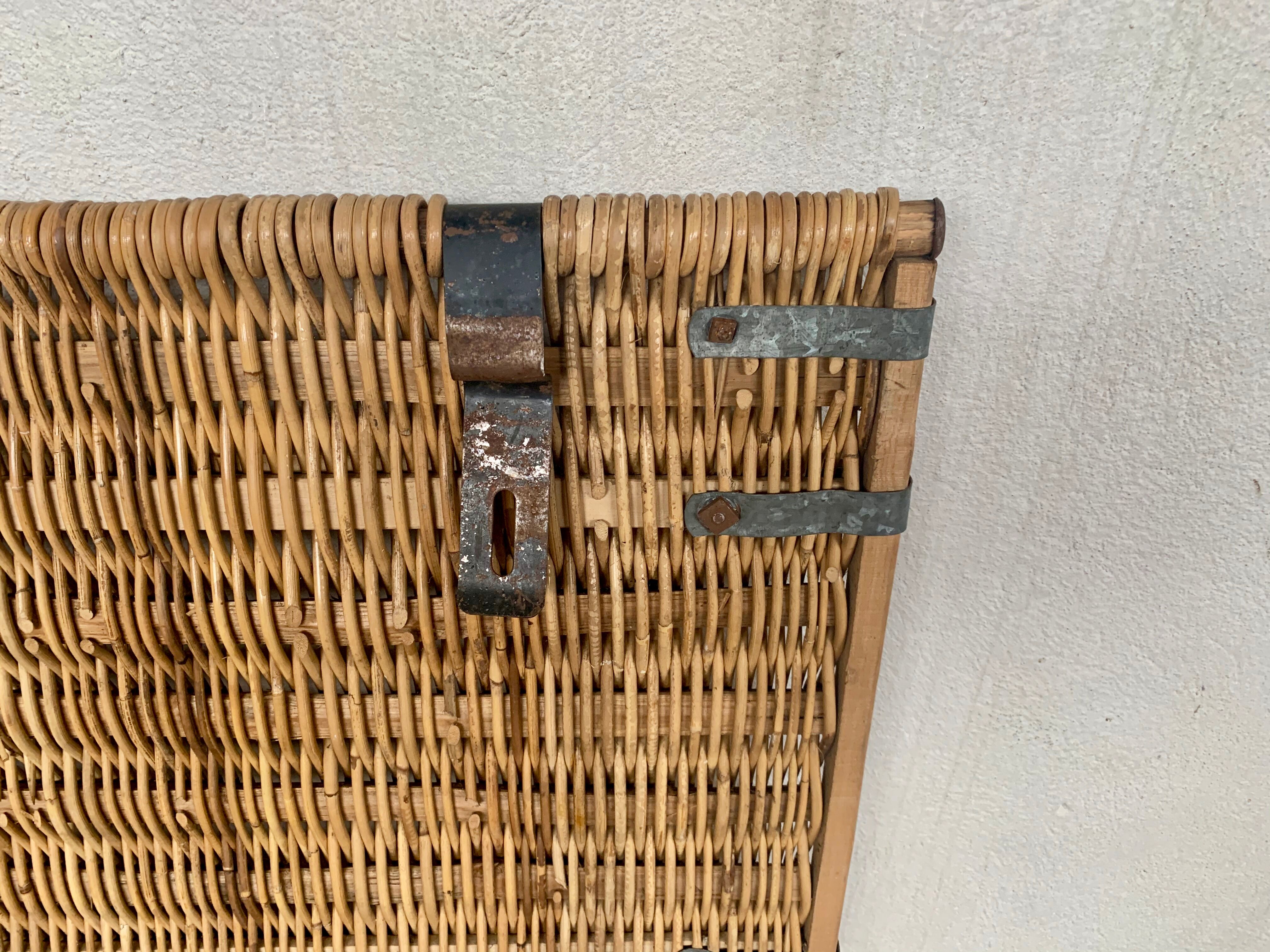 Former sncf travel trunk in rattan early XXeme