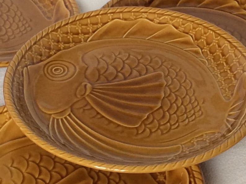 Lot de 6 assiettes poisson Gien céramique ocre ambré années 1960