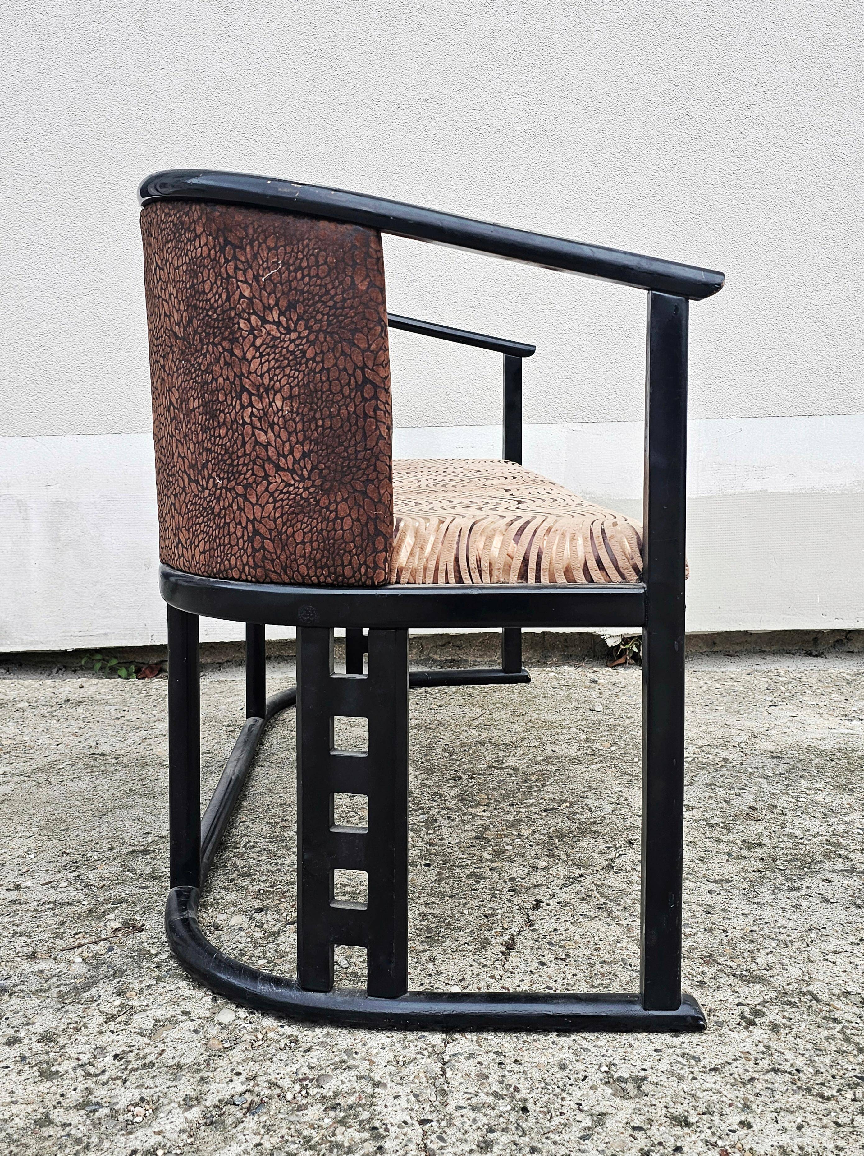 Banquette Jugendstil by Josef Hoffmann made of bent beech wood.