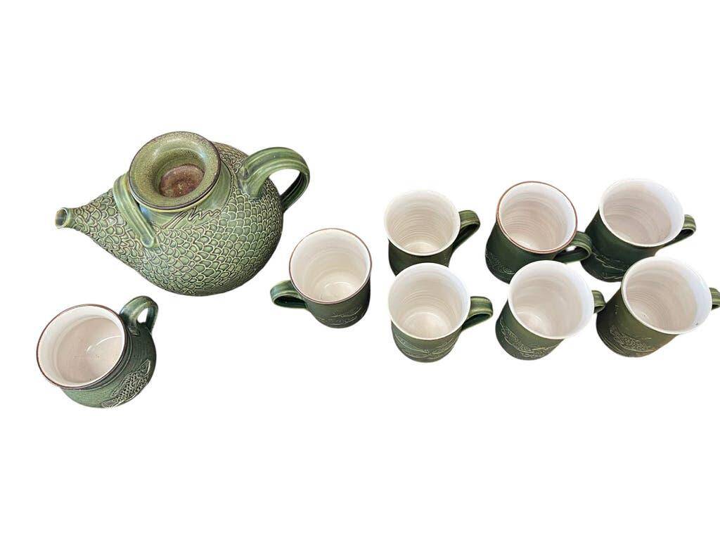Vintage mint green tea set: teapot and 6 cups.