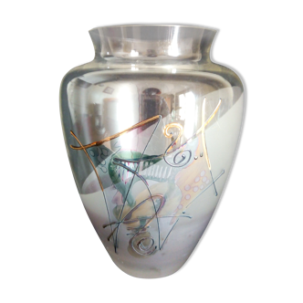 Glass vase with emmabled abstract patterns