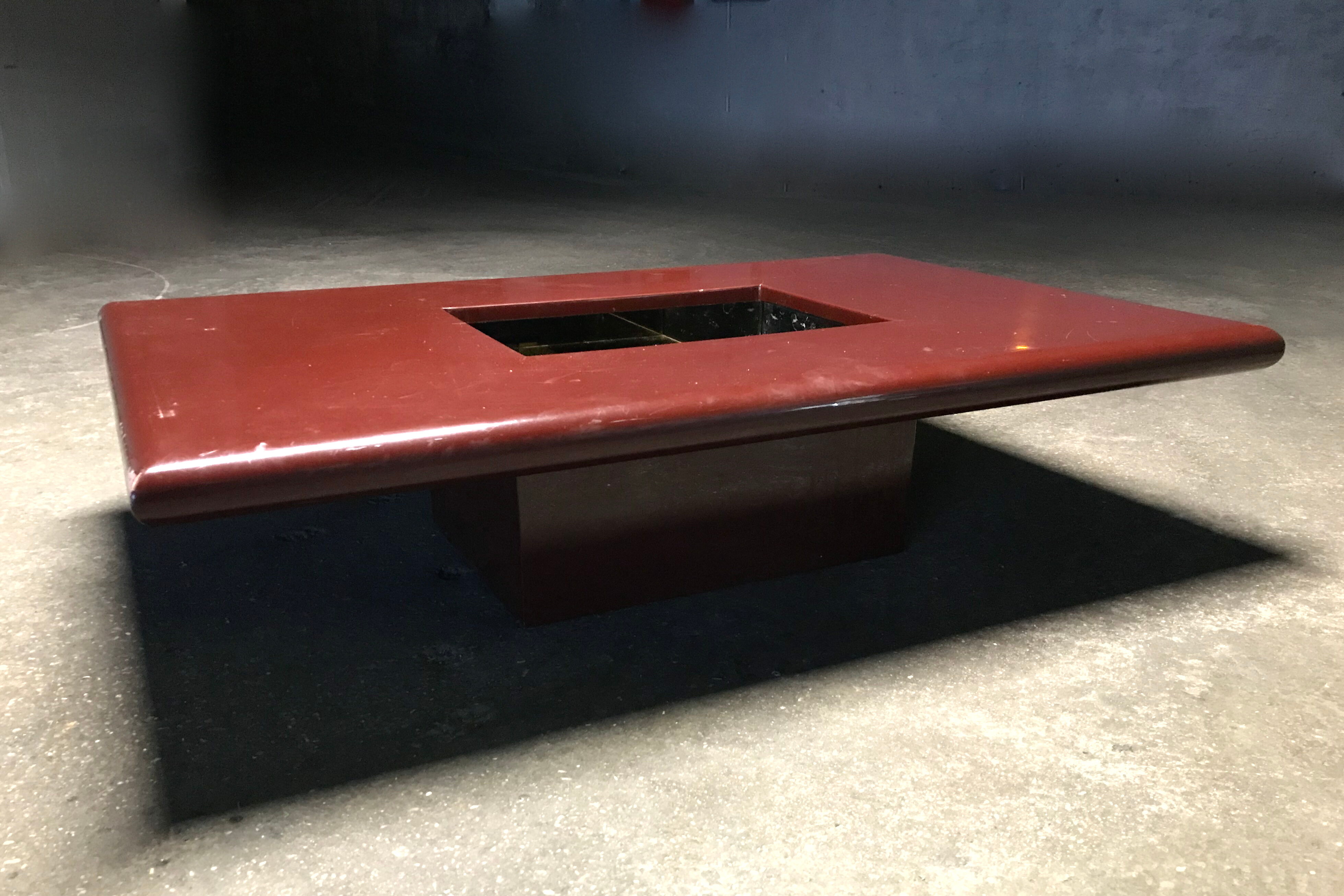 Table basse de Jean Claude mahey, laque, 1970, design vintage