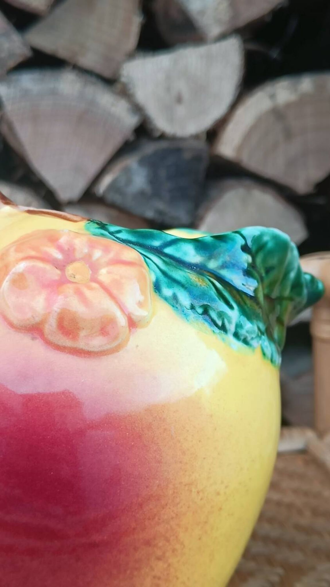 Jug in slipware apple
