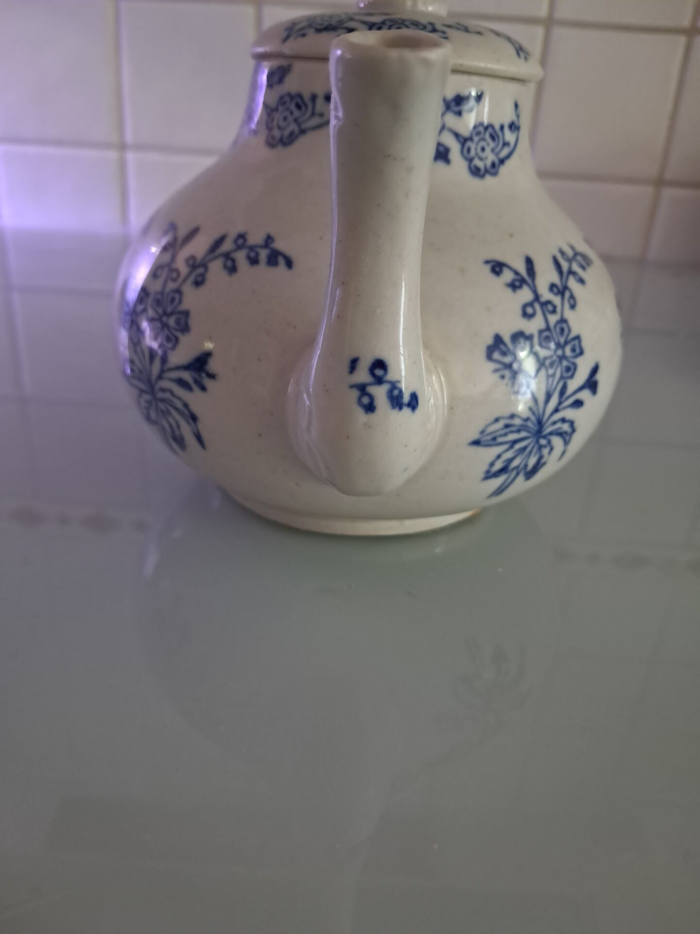 Théière ancienne en grès