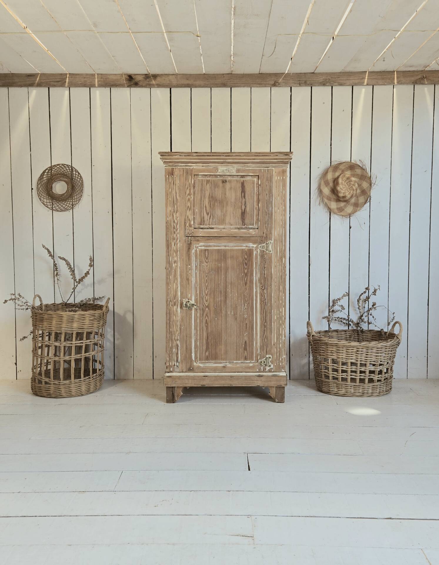 Vintage wooden glacier