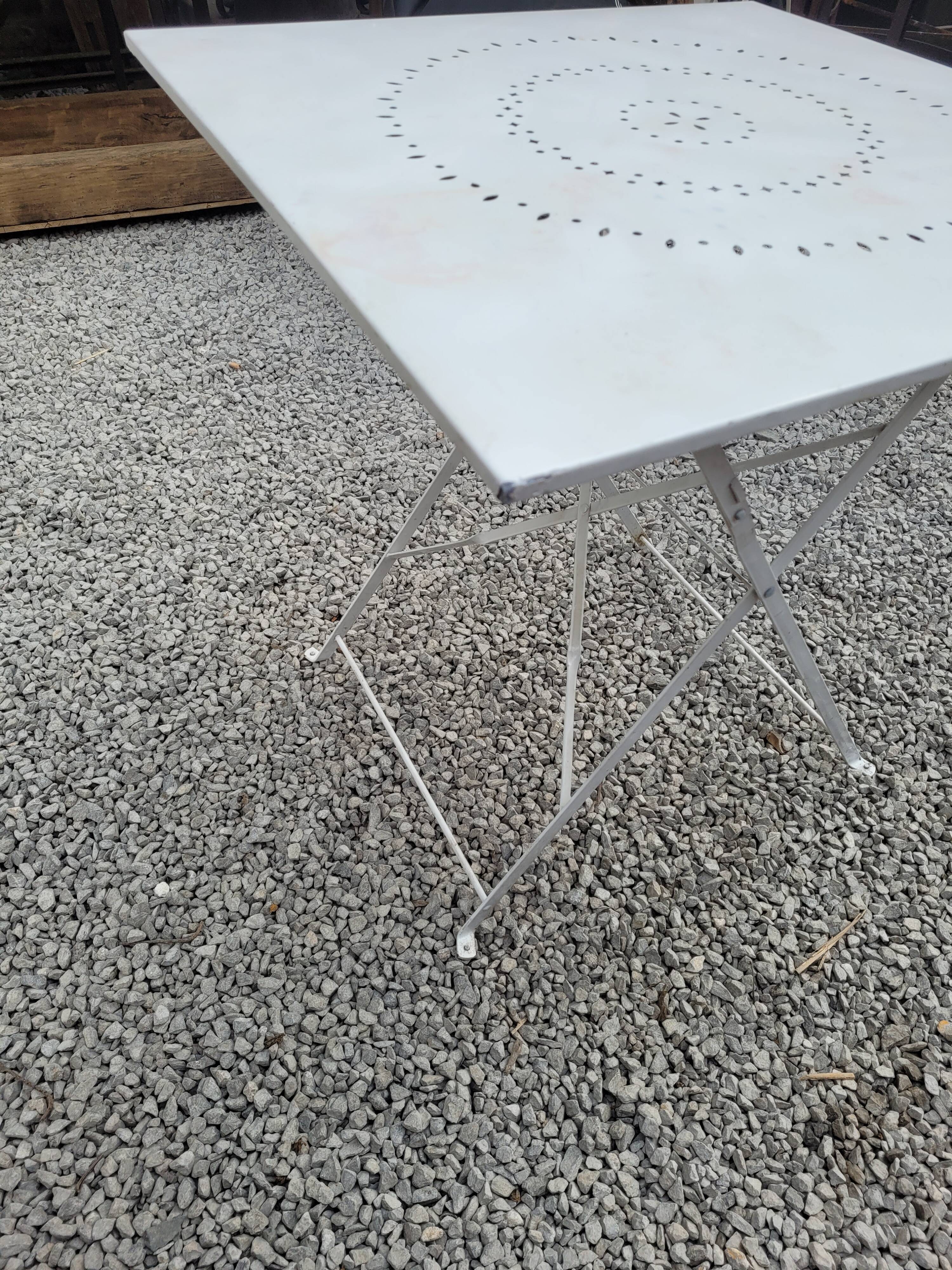 Folding garden table