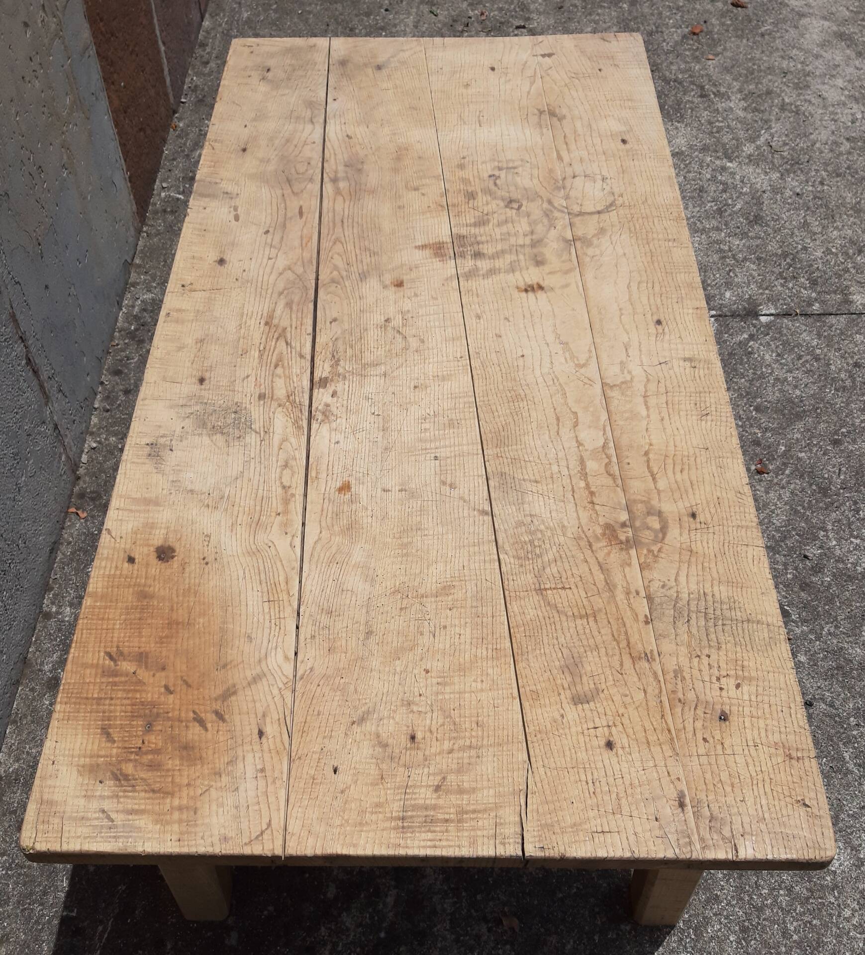 Oak coffee table. (150x73cm)