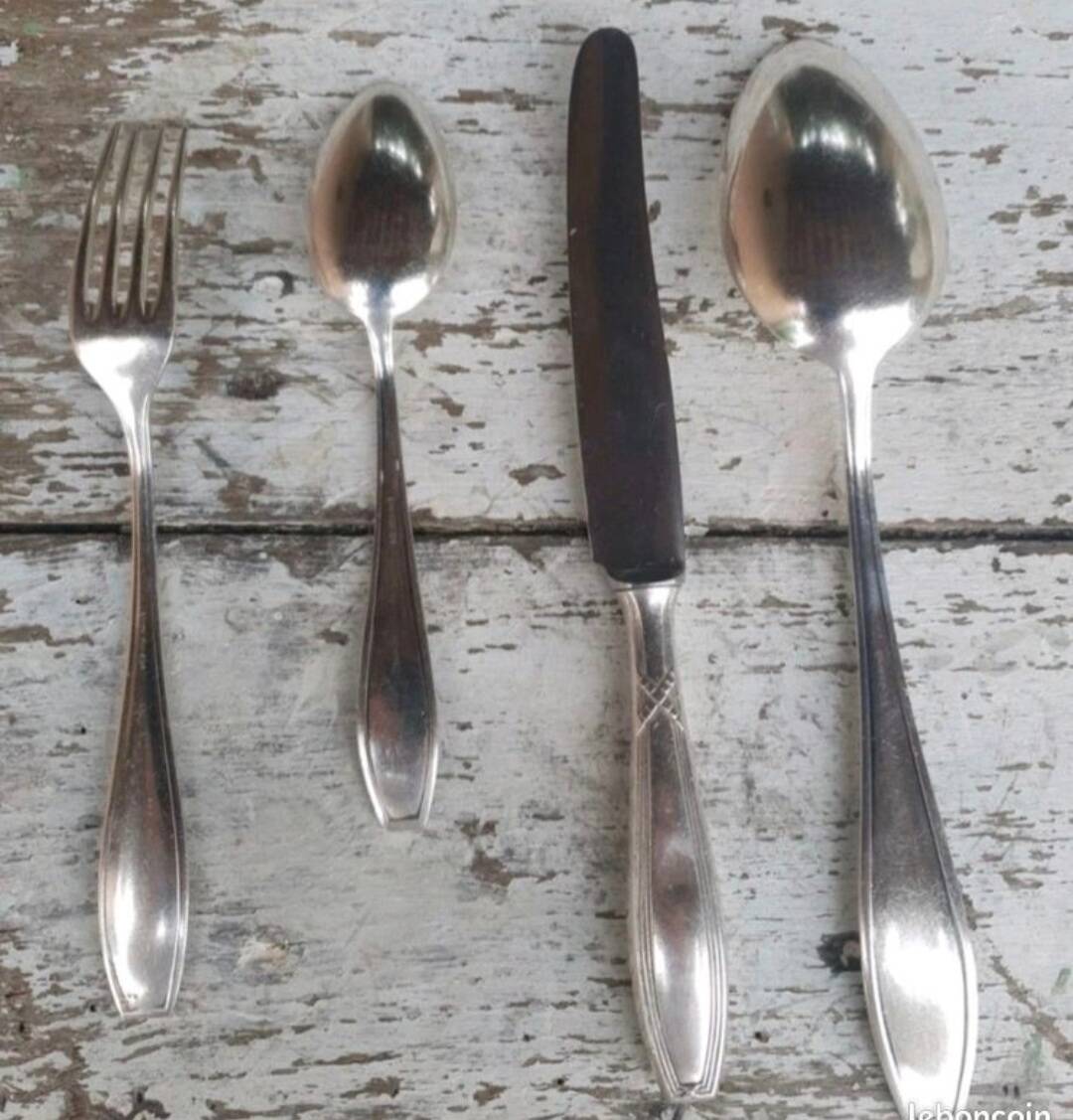 Silverware set for 6 place settings, weighing 4 kilos.