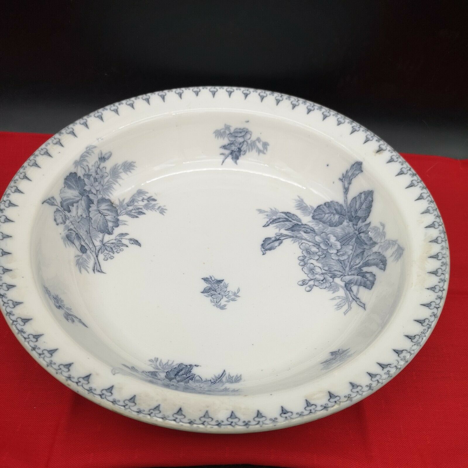 Earthenware dish Sarreguemines model Flora