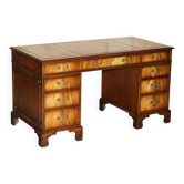 Bureau partenaire Bevan Funnell en bois dur avec plateau cuir et dorure feuille d'or