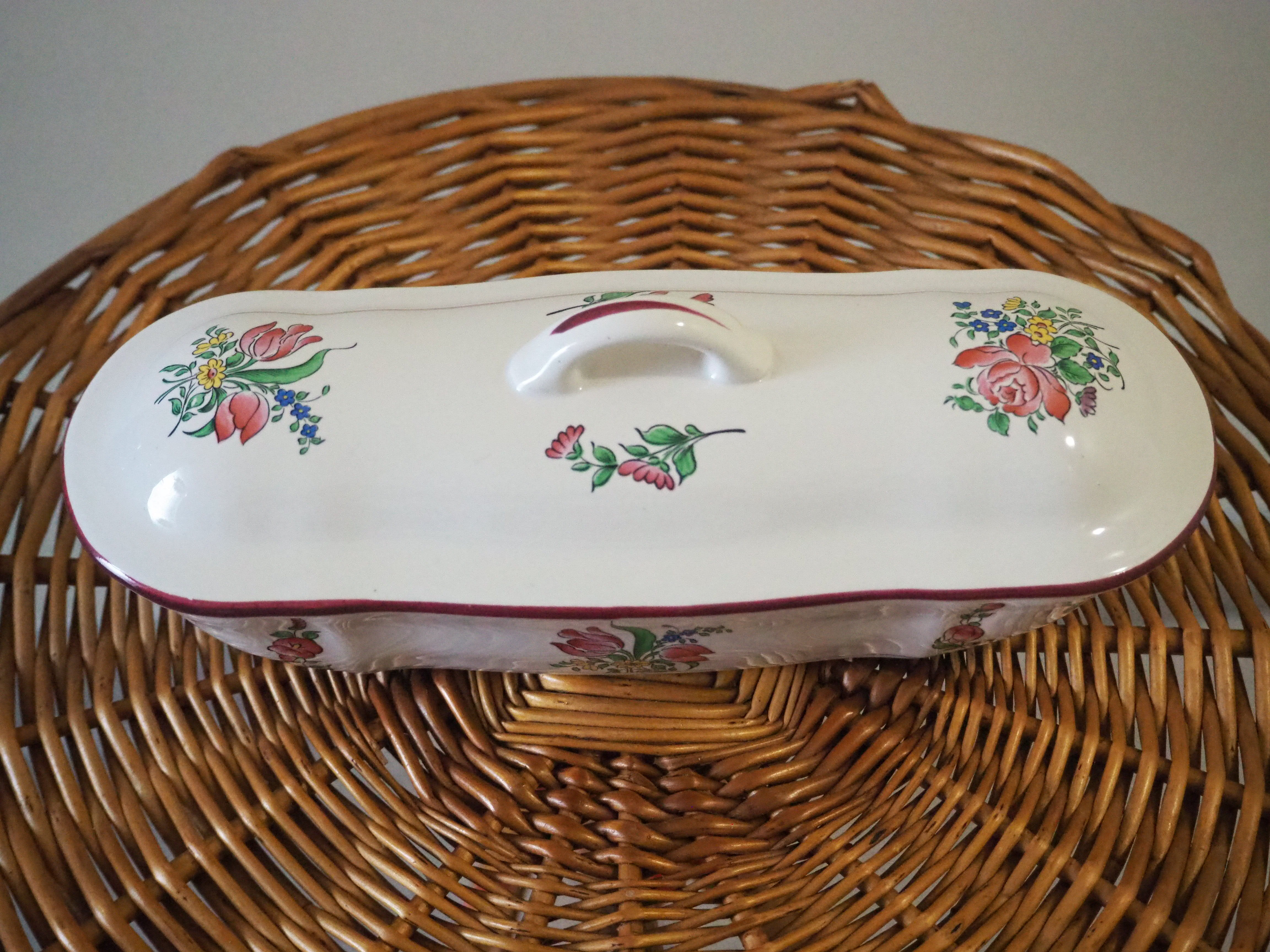 Comb holder with lid or bonbonnière - louis xv – reverbere collection – faience lunéville