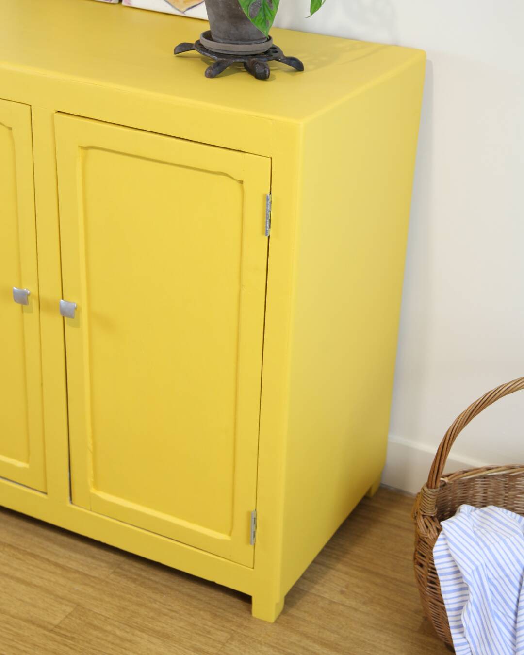 Vintage storage unit