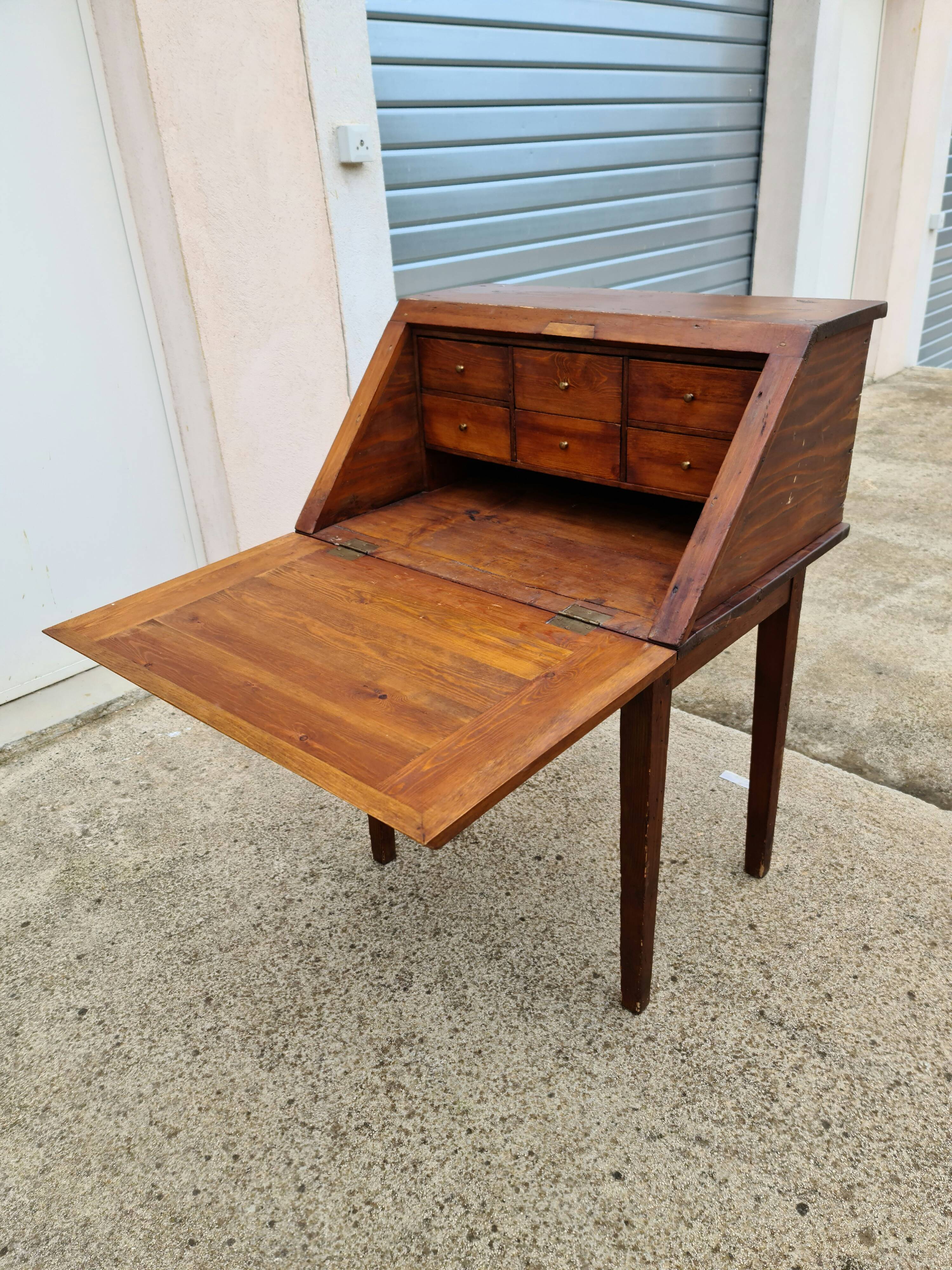 Secrétaire de pente ancien