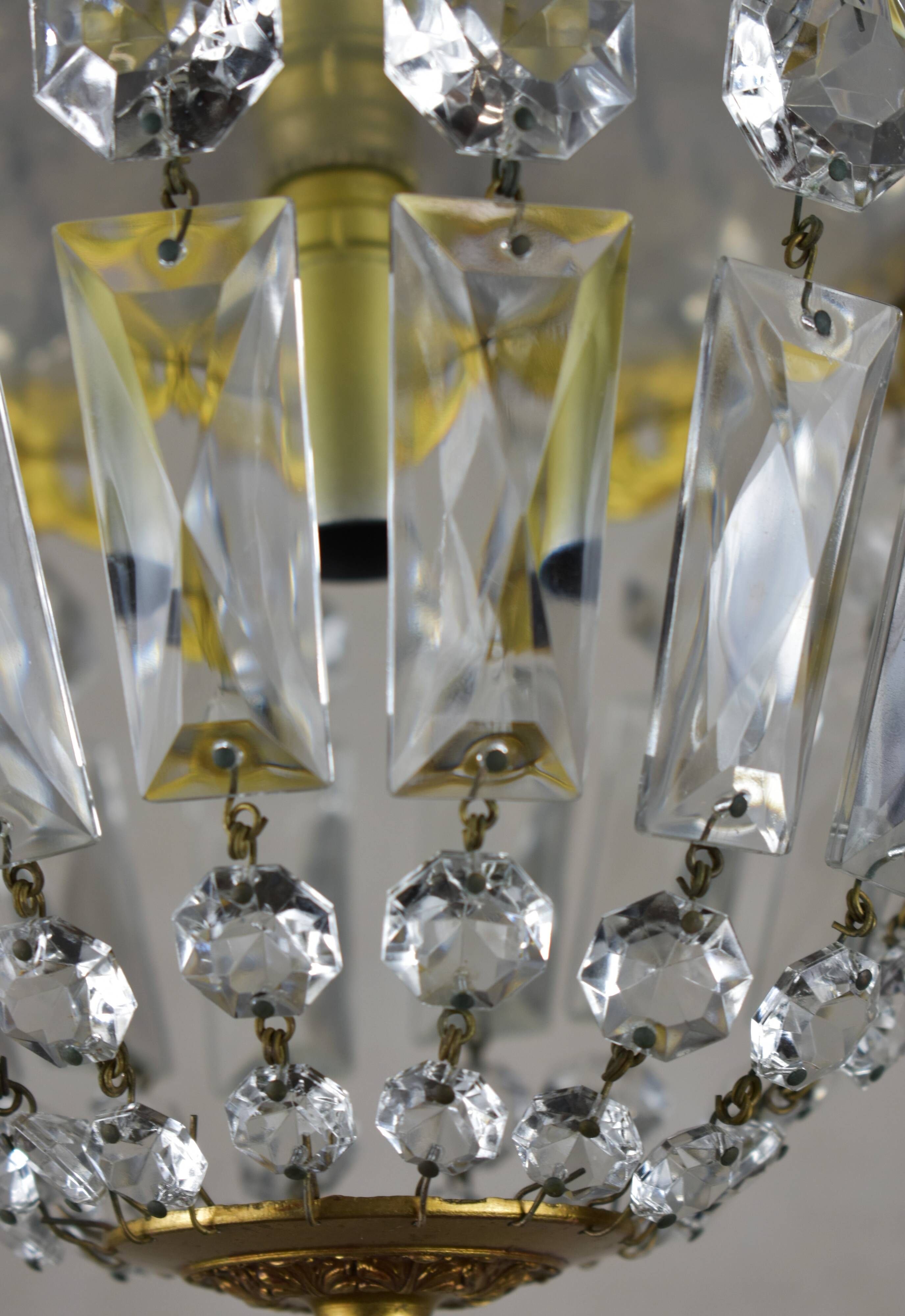 Tassel basket suspension