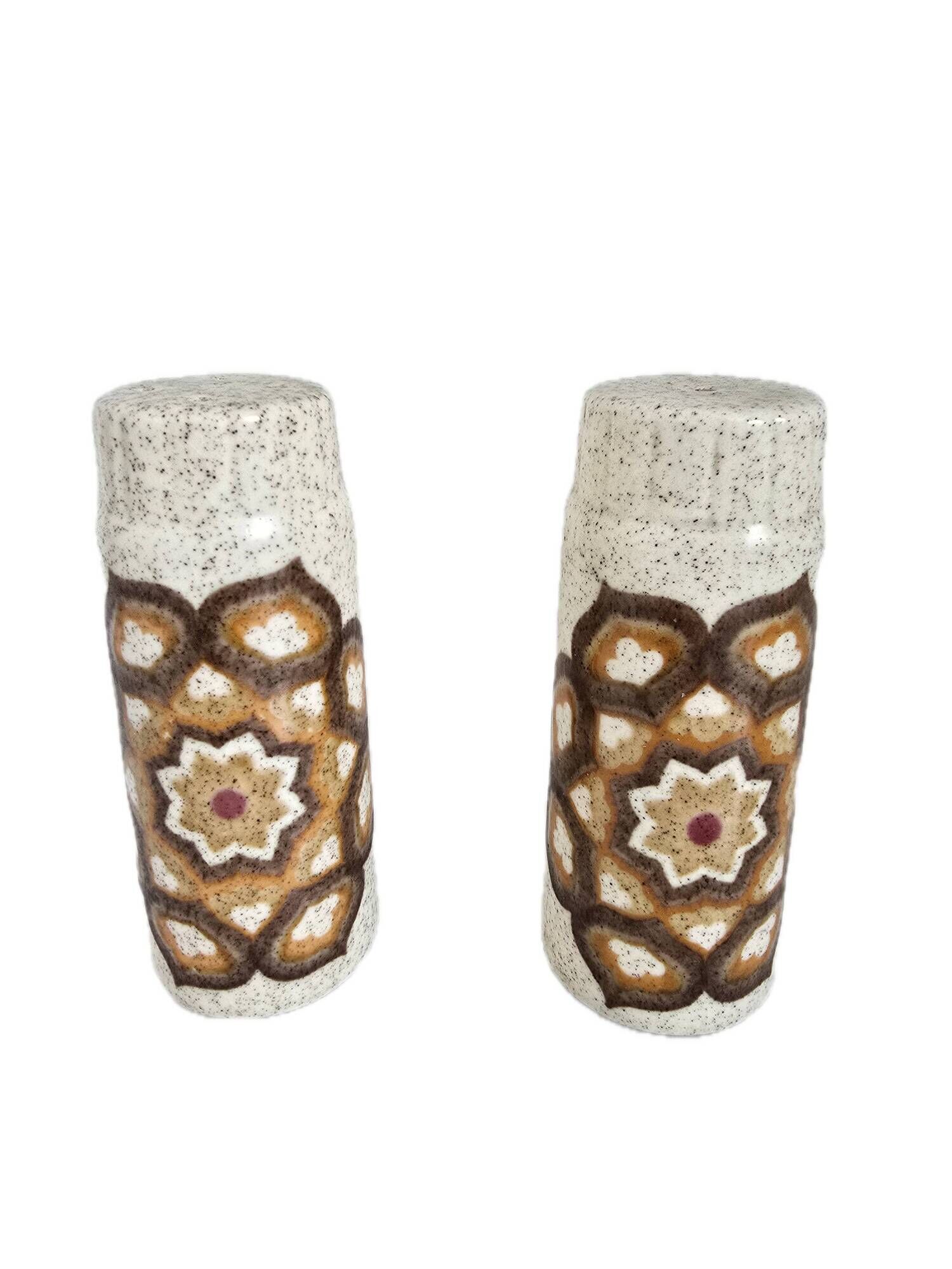 Pair of Royal Worcester Palissy salt and pepper shakers, Kalabar, 1970s.