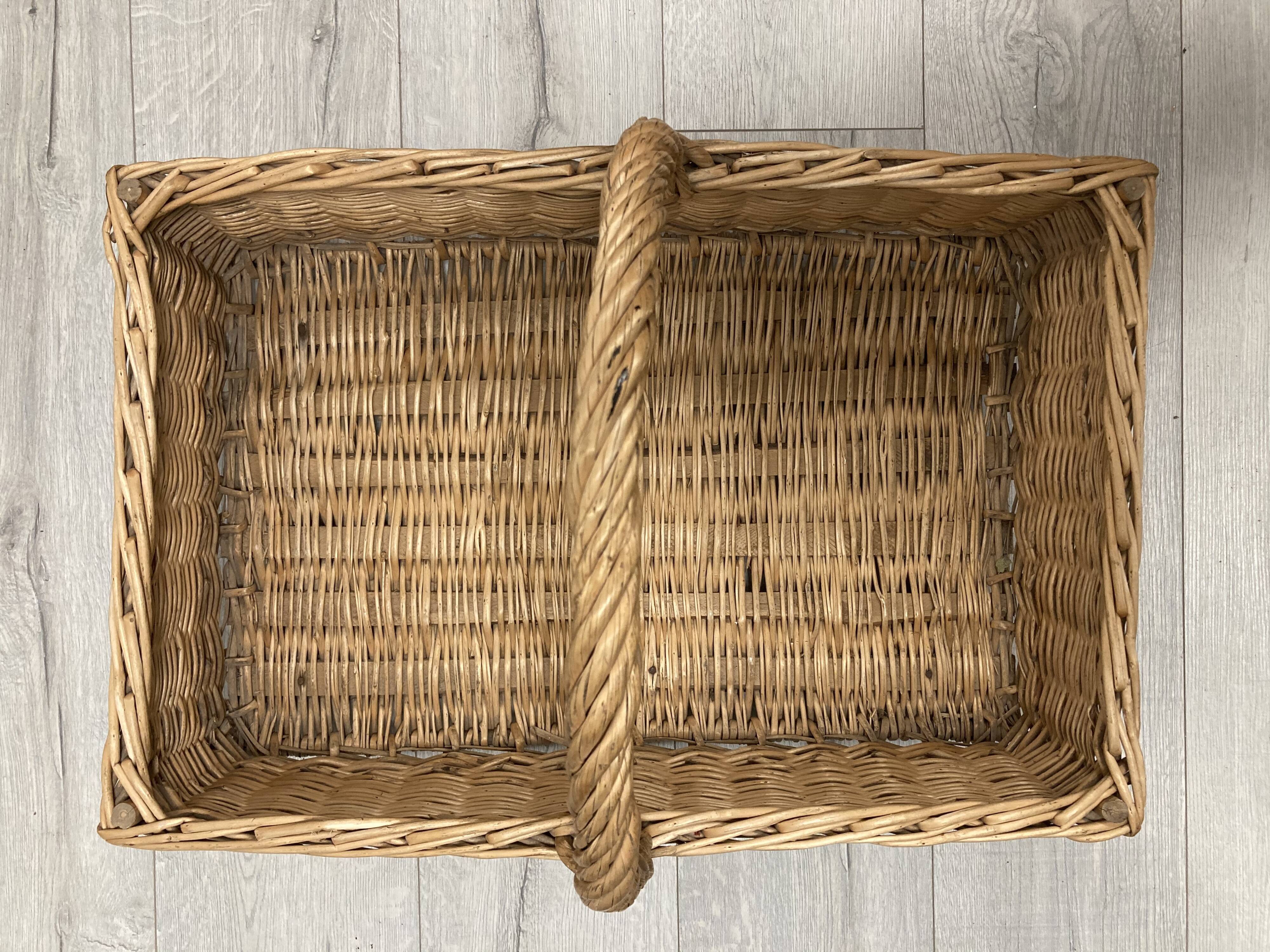Panier en osier rectangle vintage