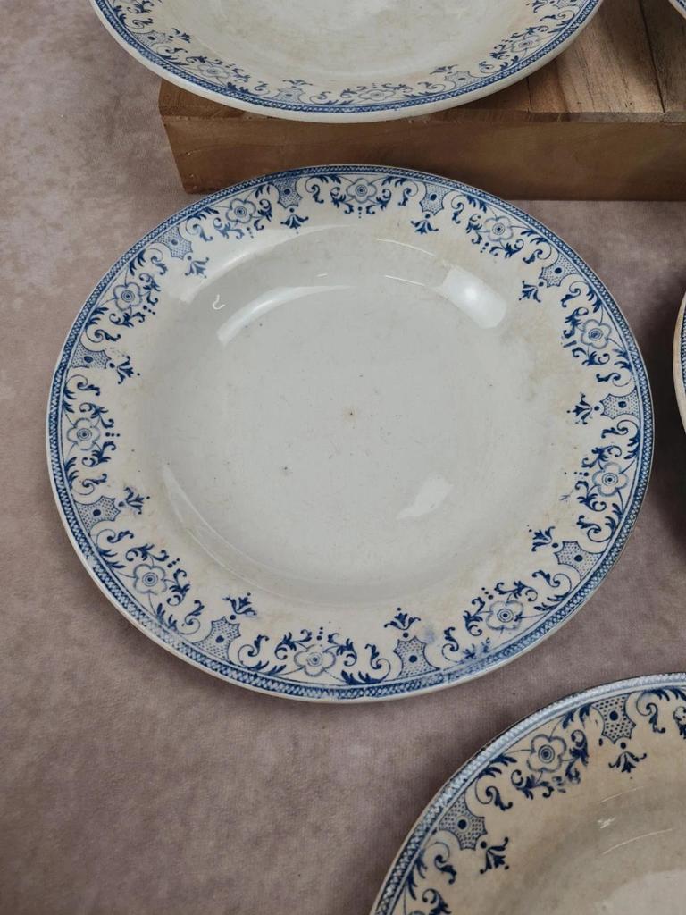 Set of 7 antique deep plates from Creil and Montereau, La Vallières service, 23 cm