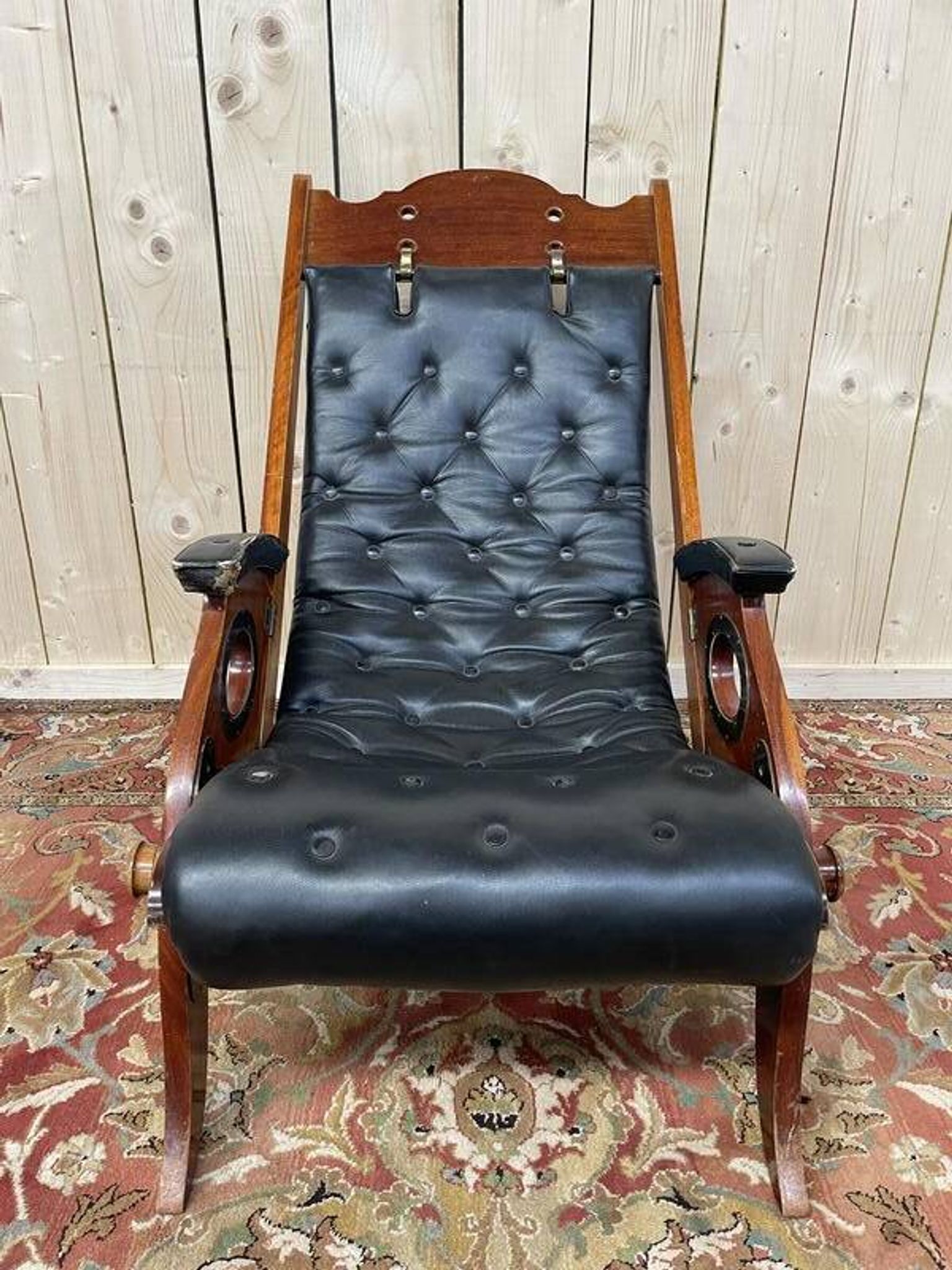 Fauteuil de bateau chesteefield en acajou et cuir