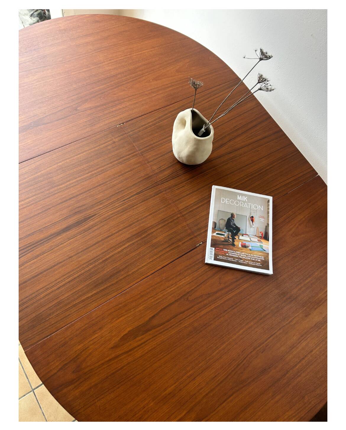 Extendable round table from the 1960s