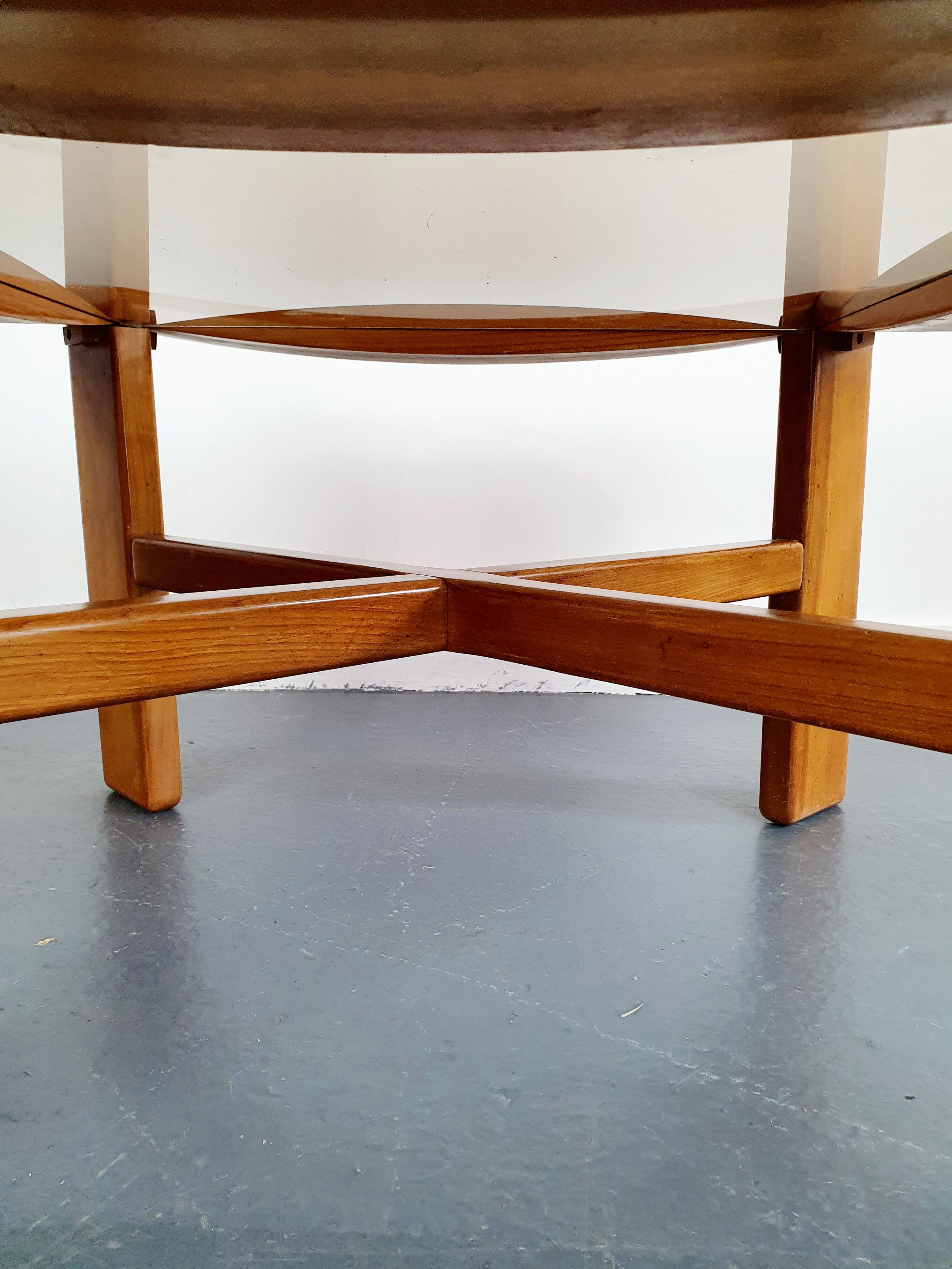 Square coffee table in wood and smoked glass