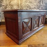 Neo-Basque style chest