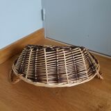 Round wicker presentation basket