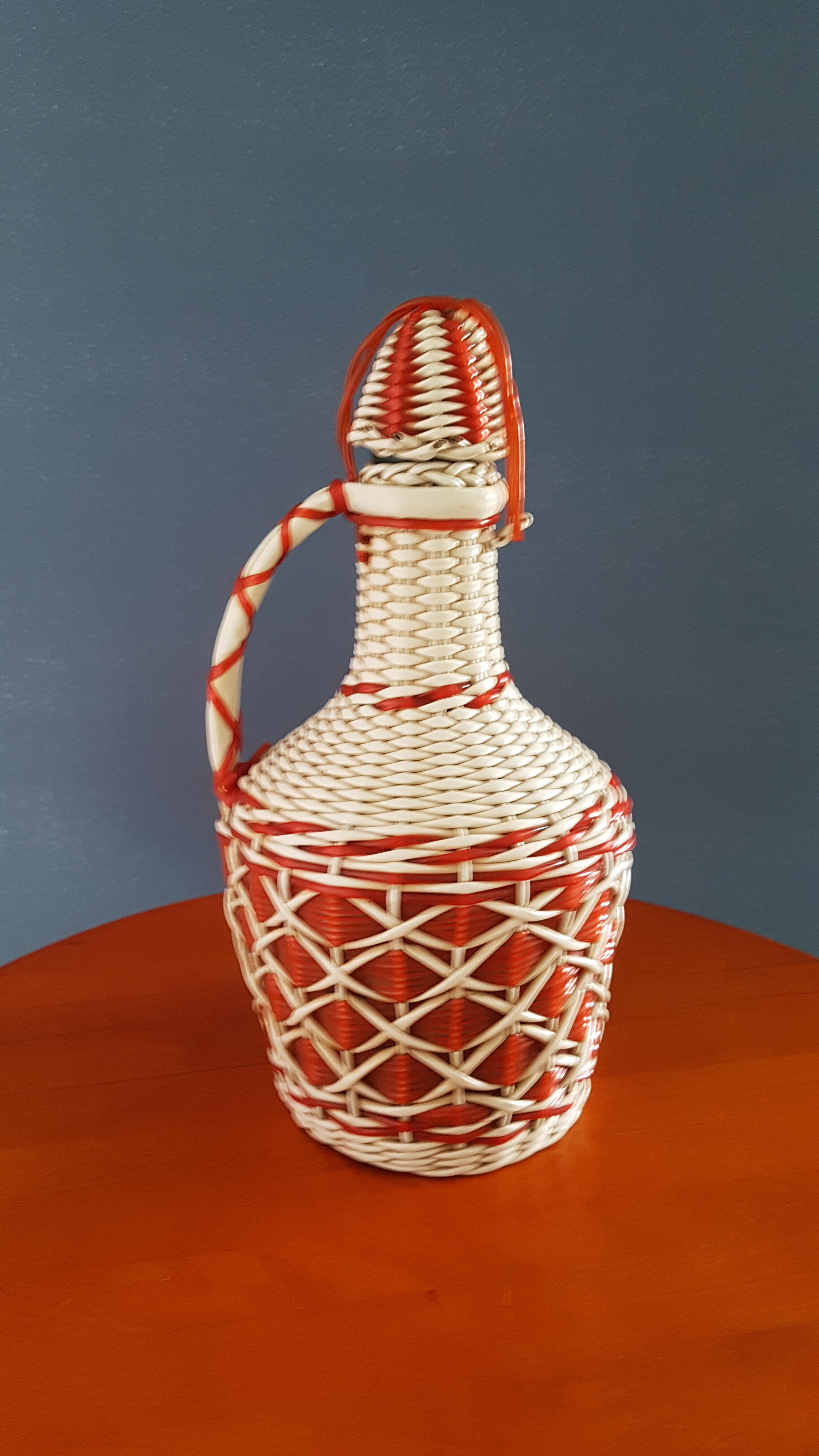 Dame Jeanne canister, scoubidou bottle