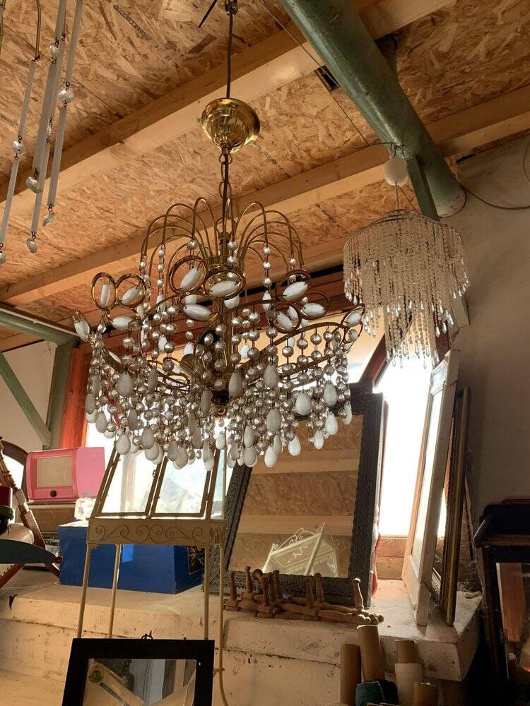 Mid-century chandelier and 2 wall sconces in gilded brass and clear glass, 1960s.