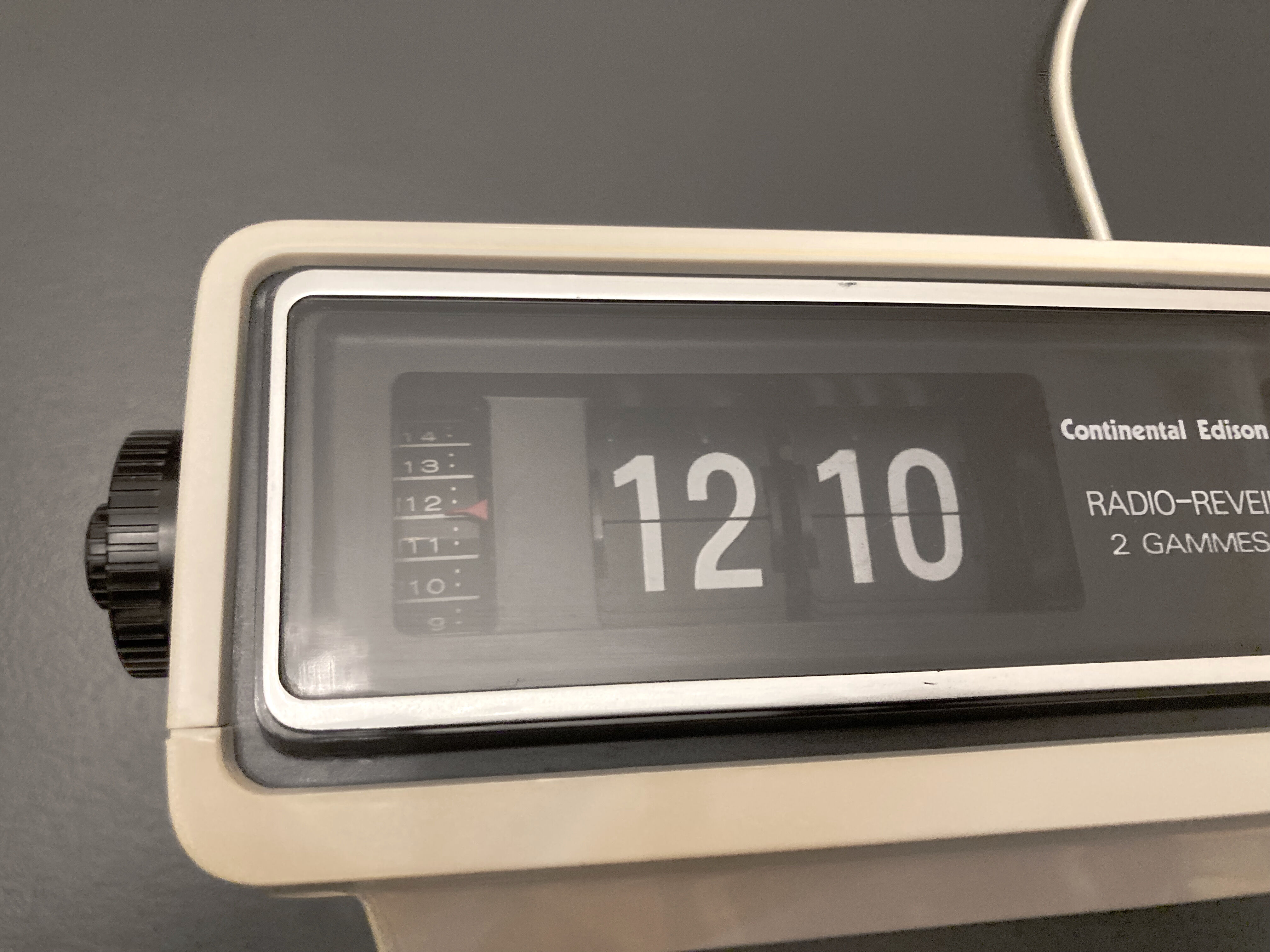 Radio vintage reveil a unfolding Continental Edison 1973