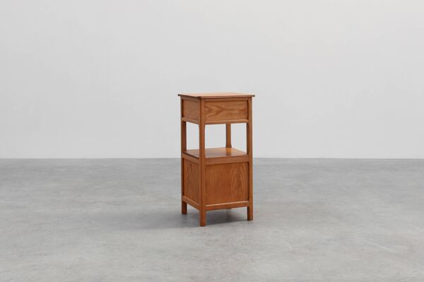 Table de chevet Art Déco robuste en bois de pin, France années 1940