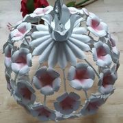 Suspension vintage fleurs tôle peinte