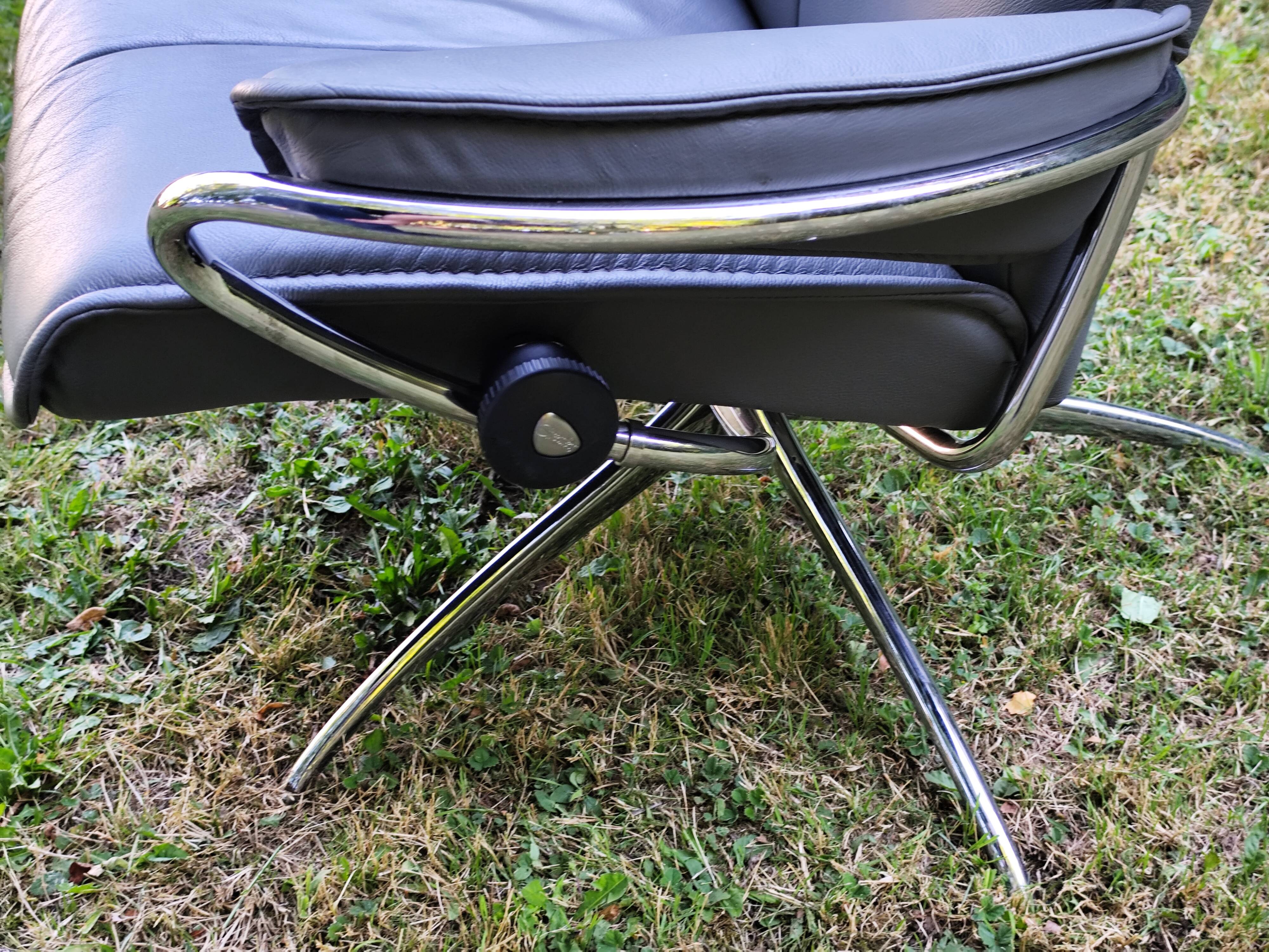 Stressless City armchair with footrest/ottoman, grey