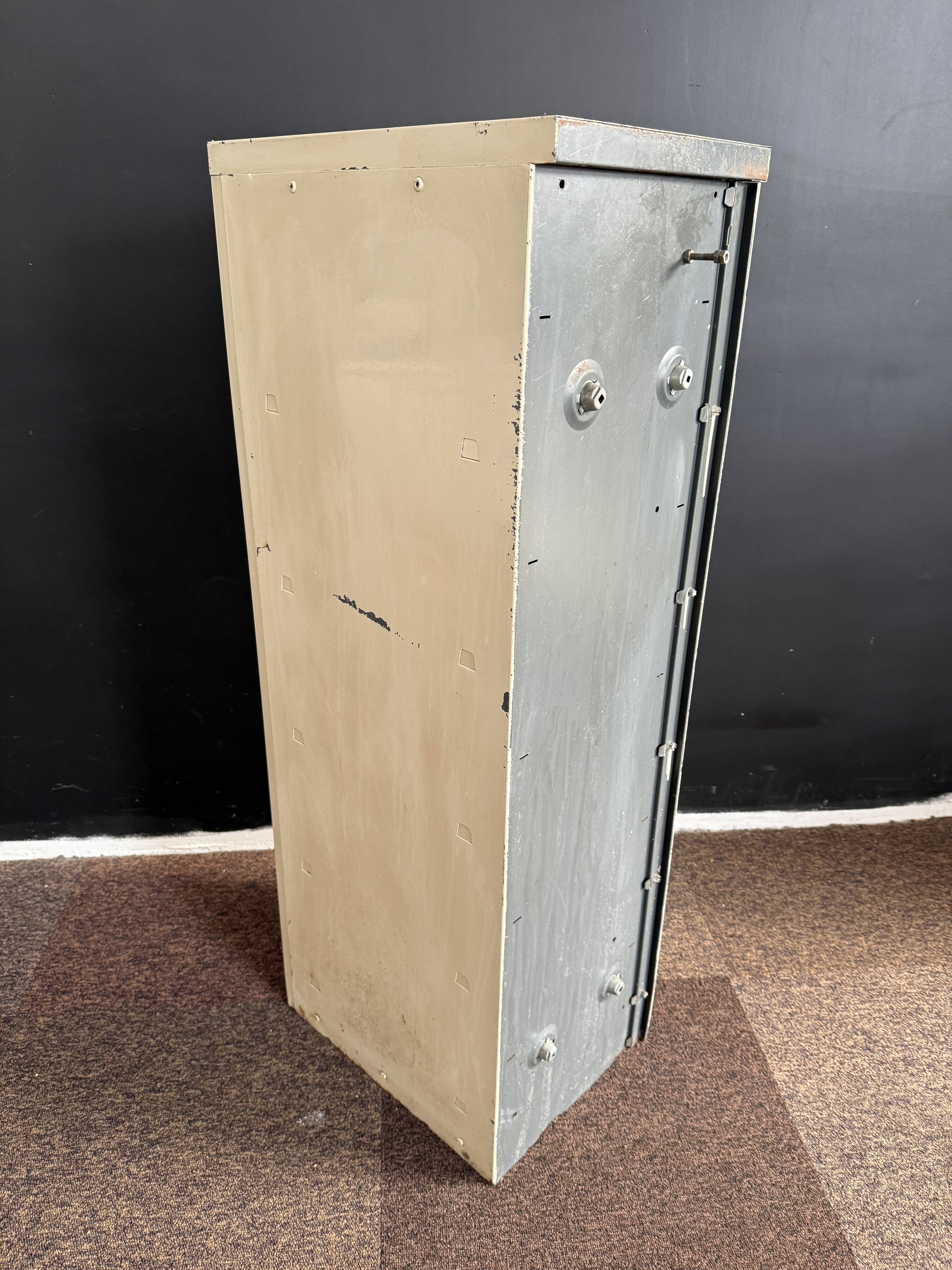 5-drawer industrial locker