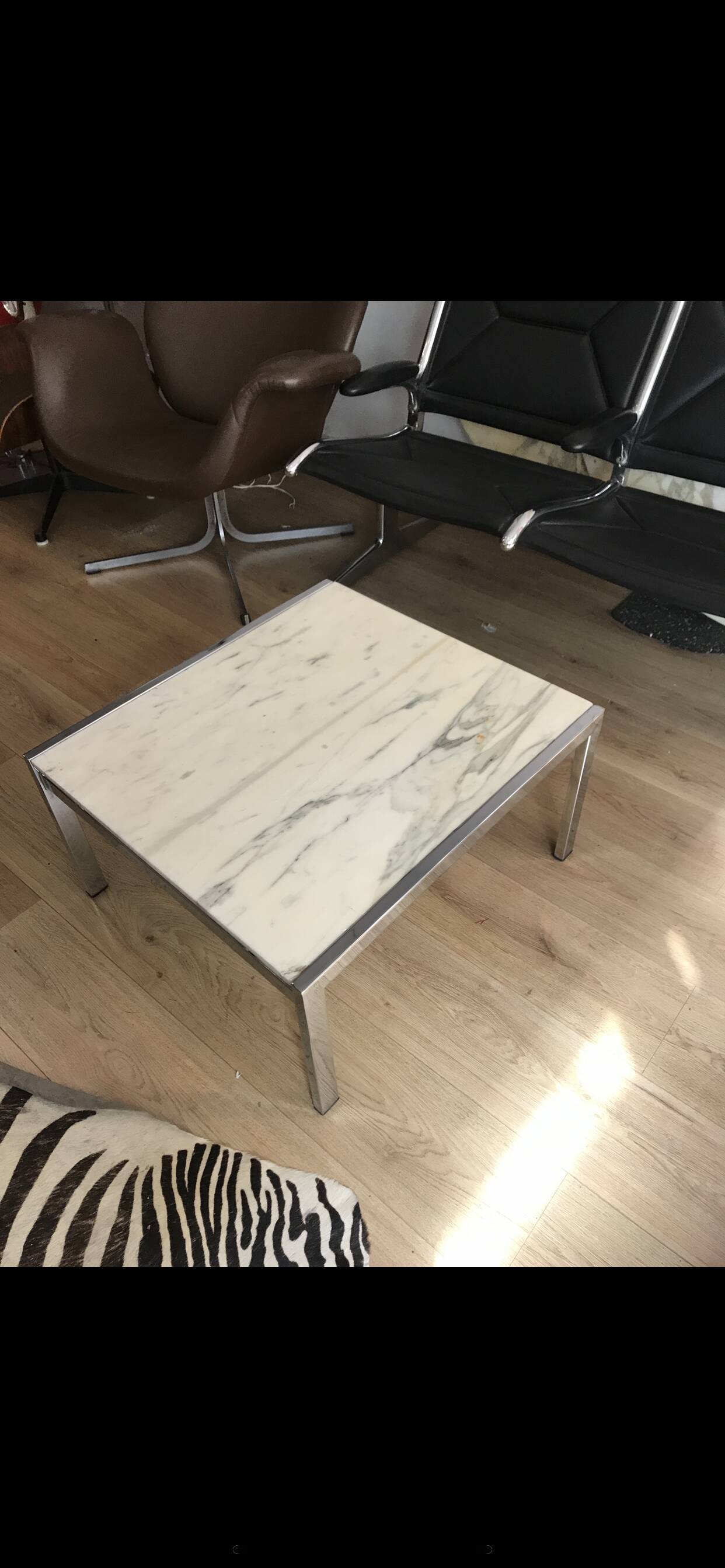 Table basse en marbre de Calacatta et structure  chromée circa 1975