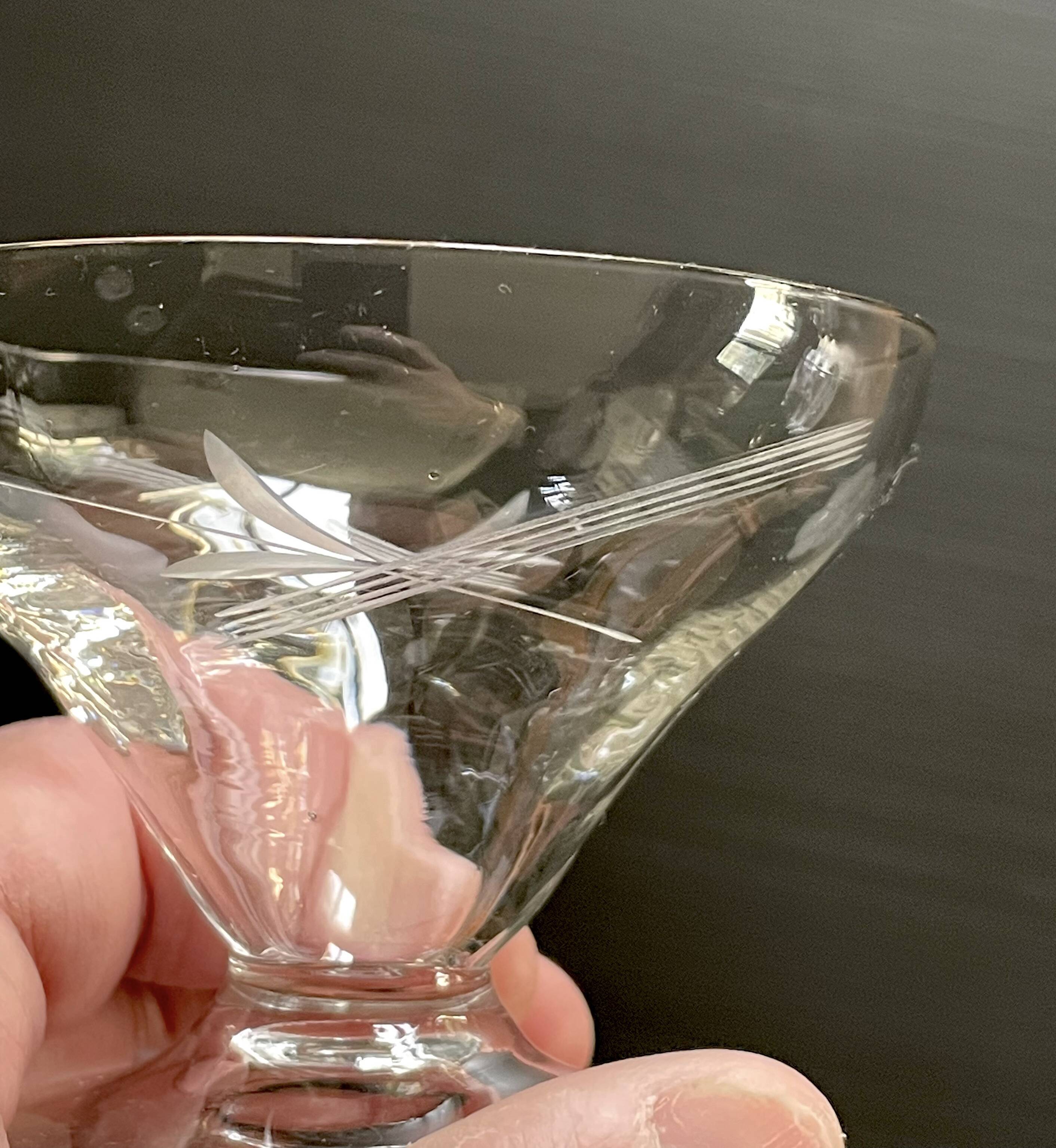 Set of 6 vintage cups in very good condition.