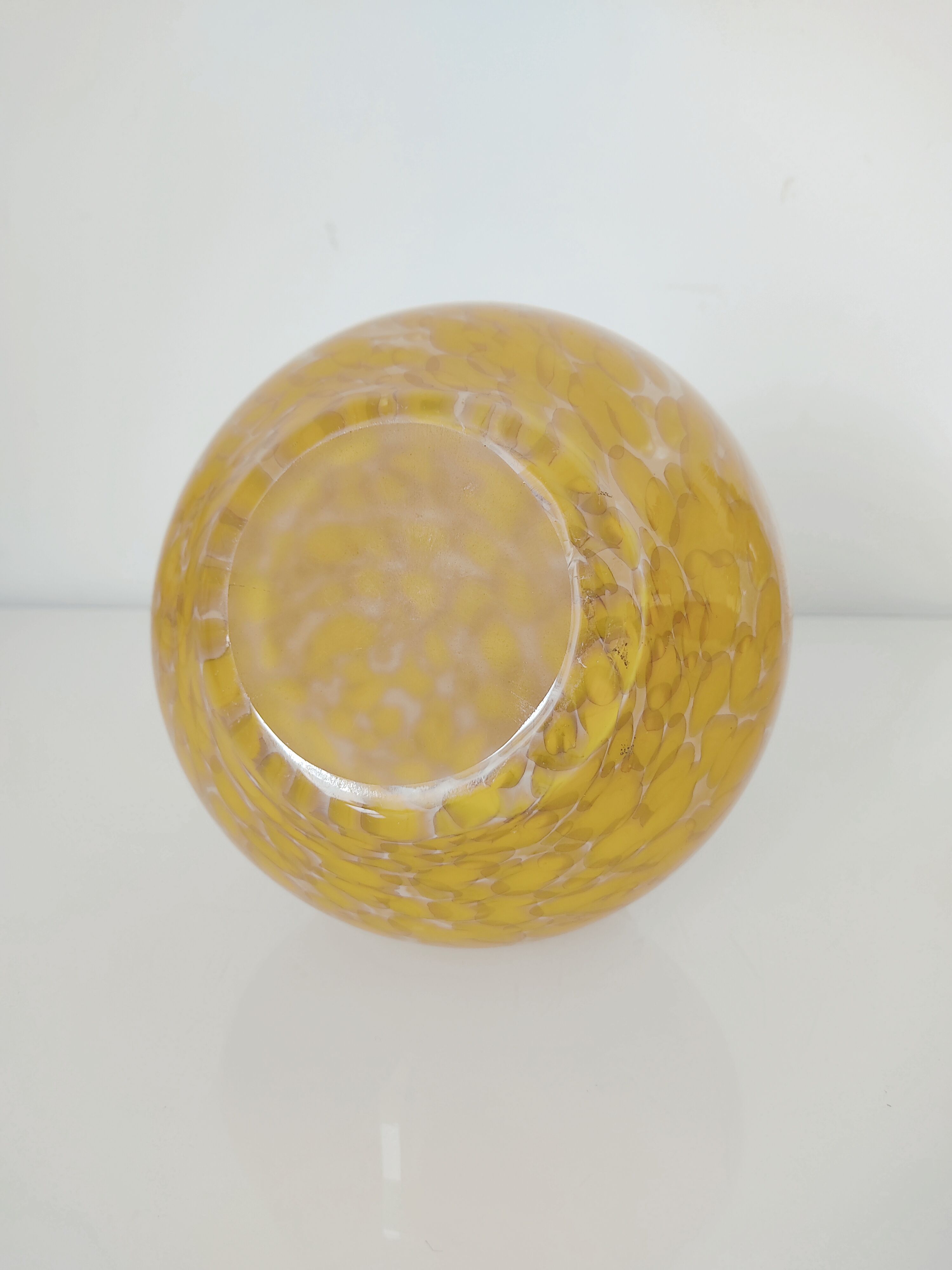 Verrerie vase orange moucheté