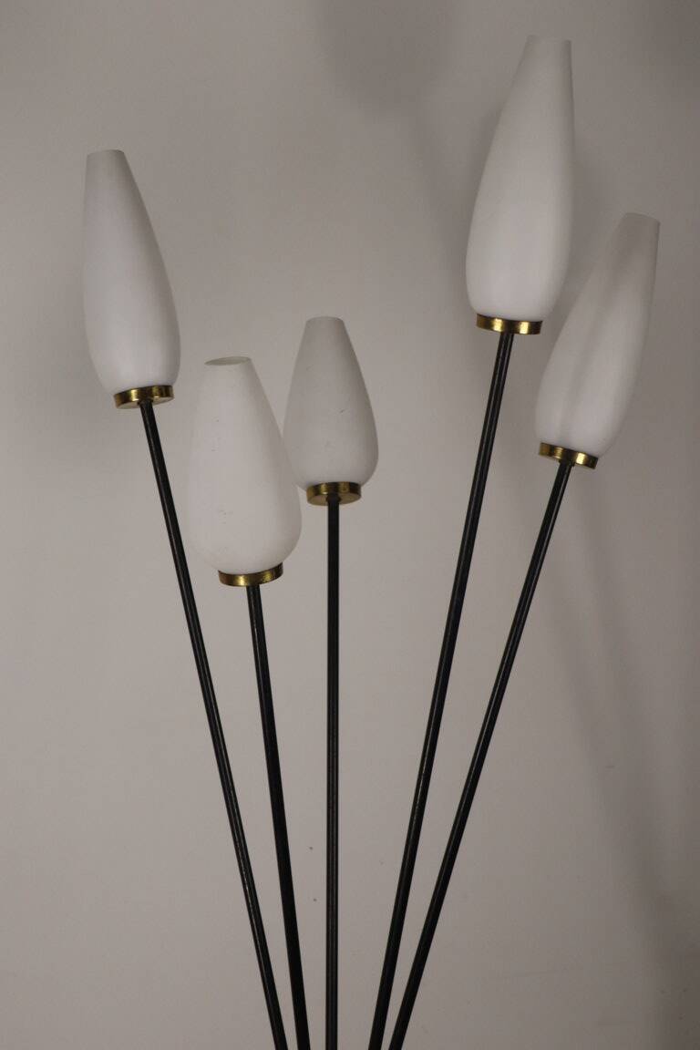 Lampadaire en métal et opaline, 1960