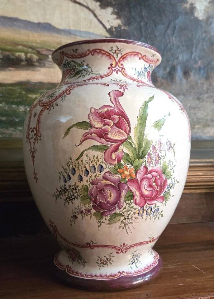 Roger Colas in Clamecy: Important vase in faience with a baluster shape.