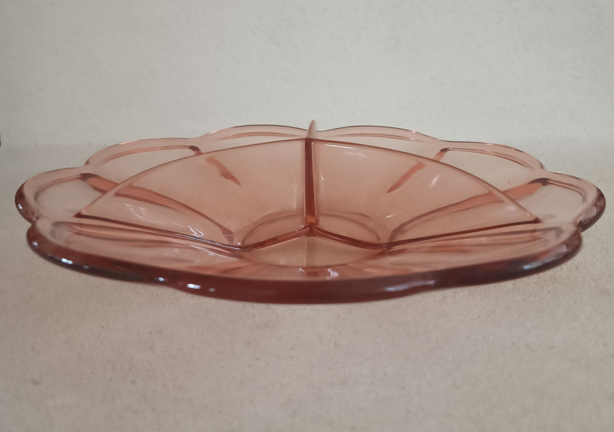 Coupe à fruits en verre moulé