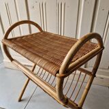 Porte revue en rotin vintage