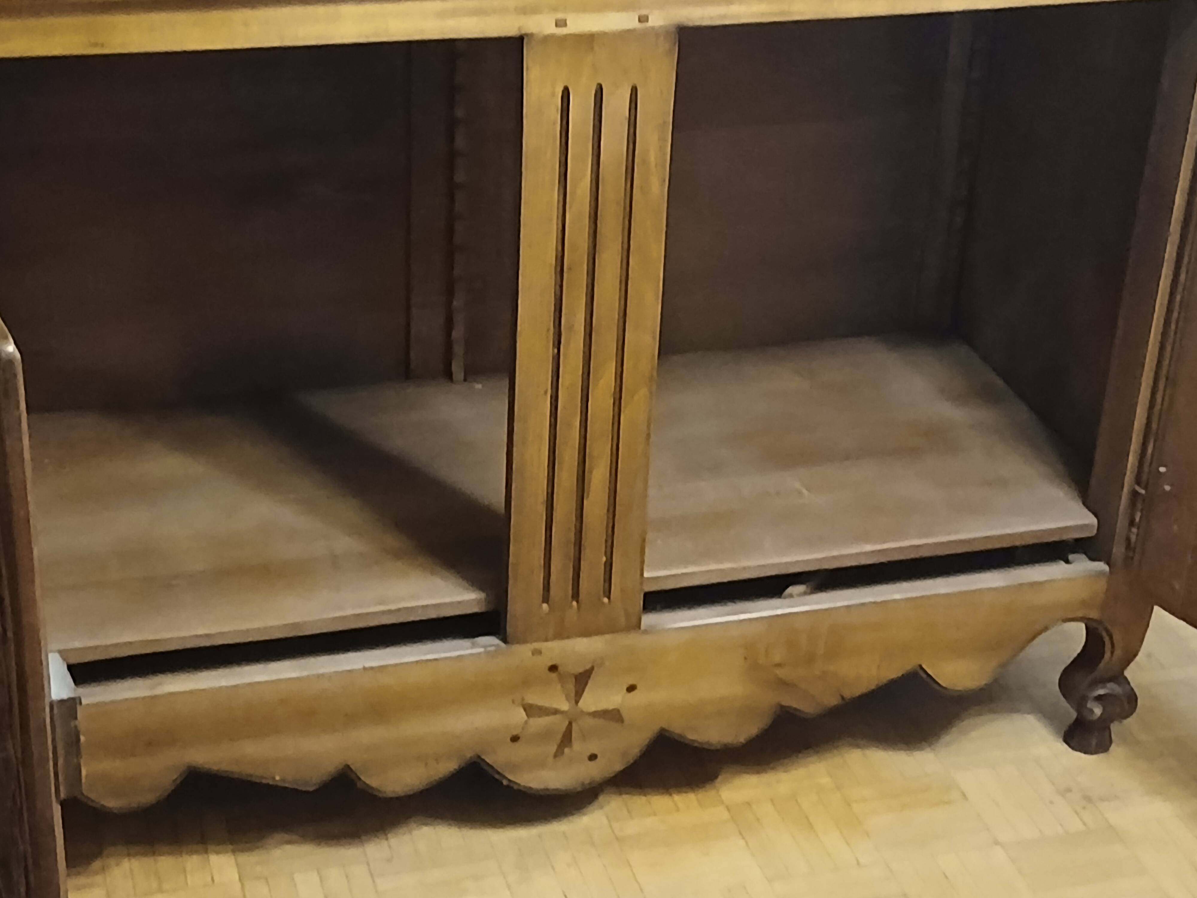 Antique Vendée dresser in solid elm by artisan Chaillou Hermouet.