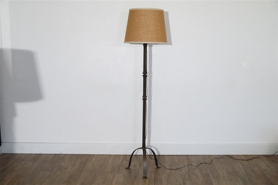 Hammered iron floor lamp in the style of Marolles
