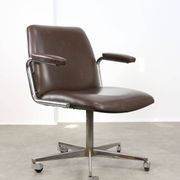 Chaise pivotante en cuir marron italien du milieu du siècle