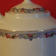 Cafetière ancienne en porcelaine