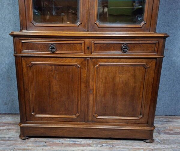 Buffet deux corps époque Napoléon III en bois massif.