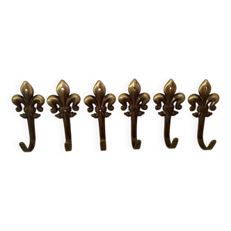 Six metal fleur-de-lys hooks