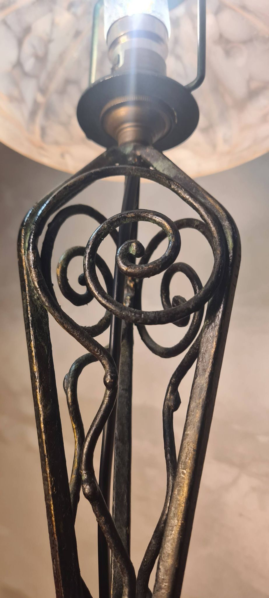 1930 wrought iron lamp, opaline lampshade, Clichy, very beautiful, 39x20
