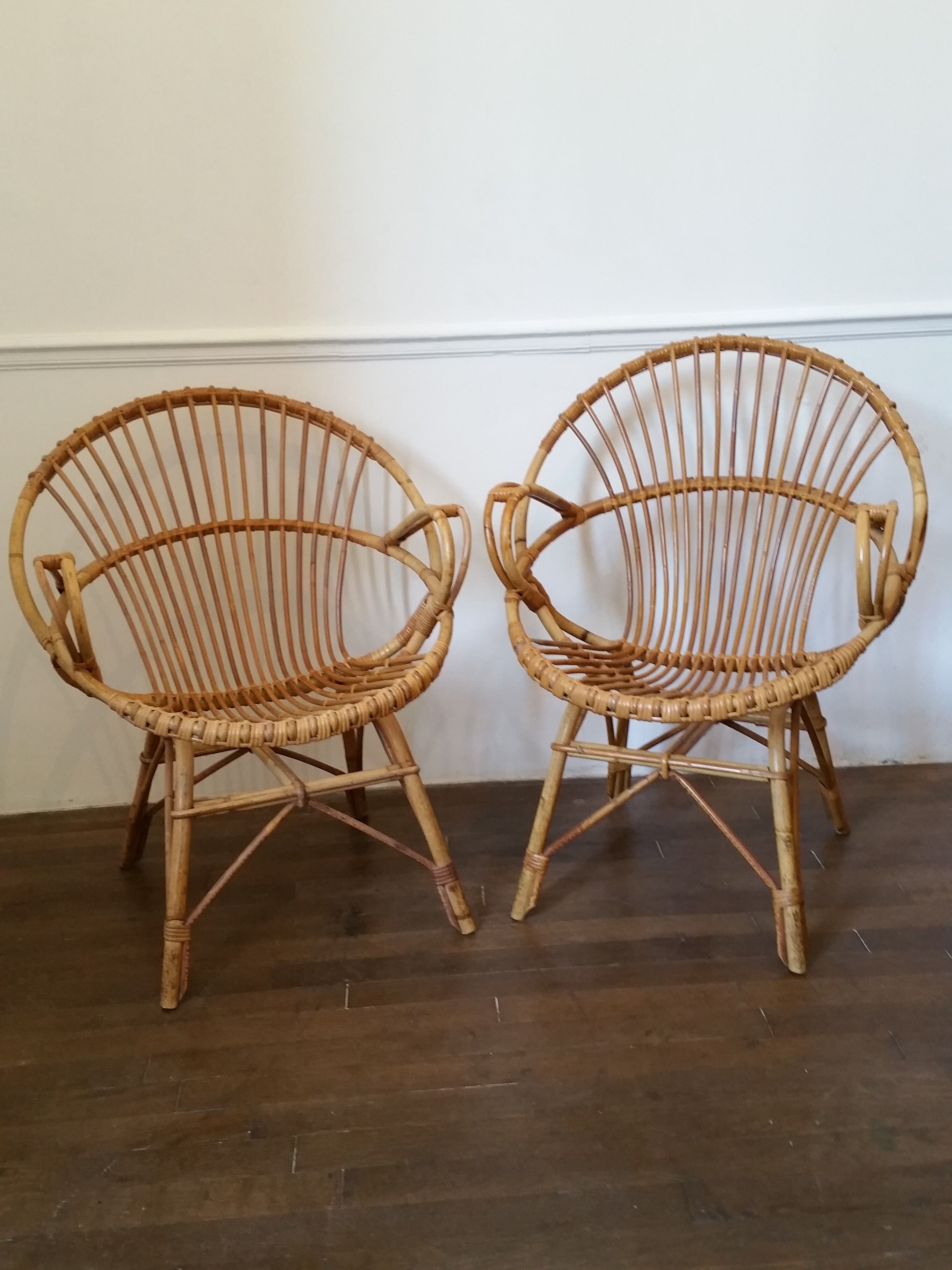 Paire de fauteuils corbeille