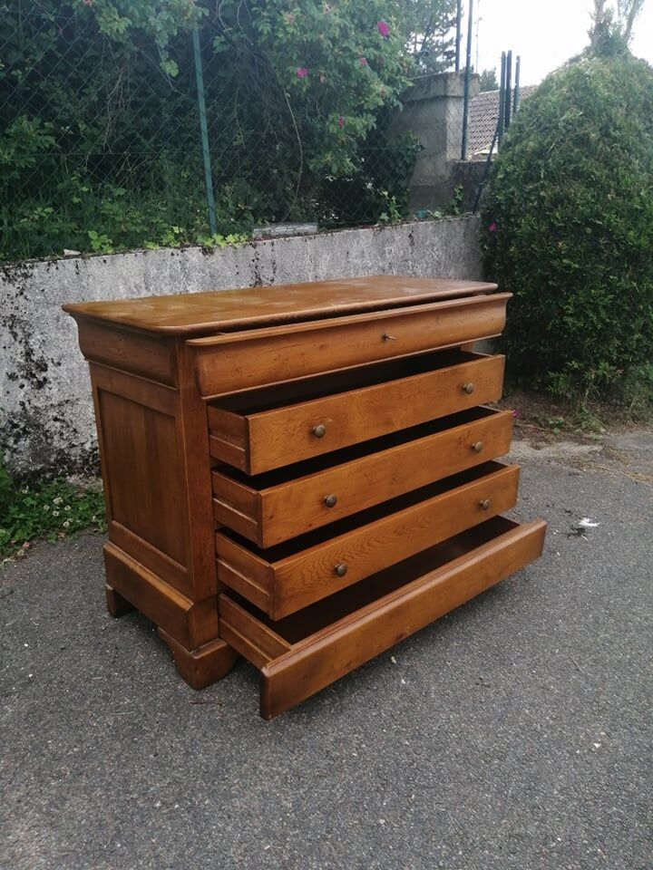 Louis Philippe dresser