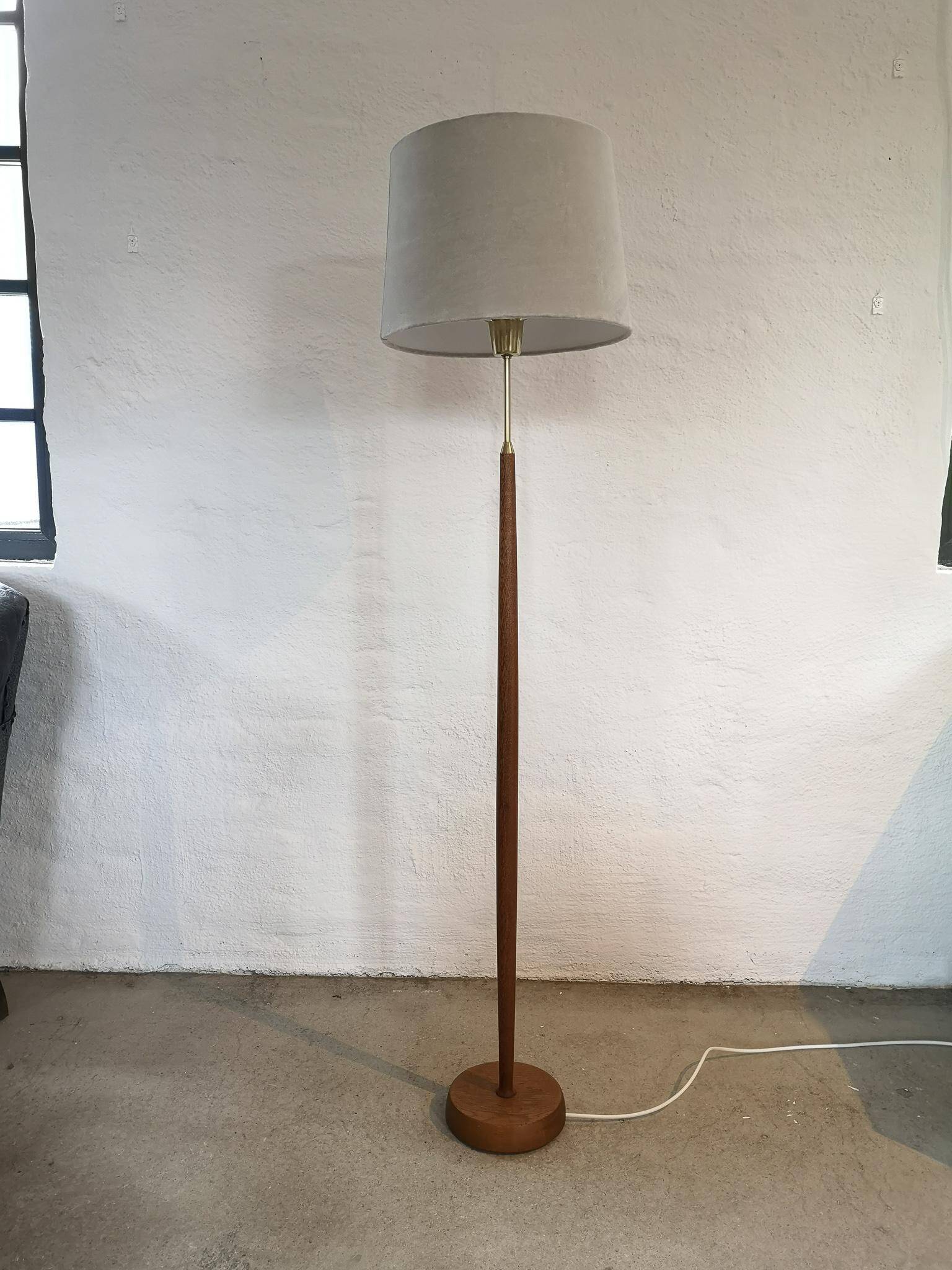 Mid-century floor lamp in teak and brass by Falkenbergs Belysning, Sweden, 1960s.
